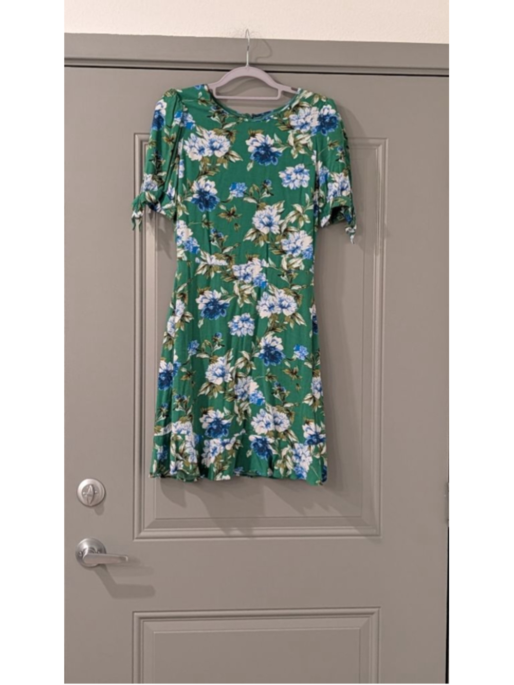 Women's Banana Republic Green Floral Mini Dress with Blue Flowers, Size 6